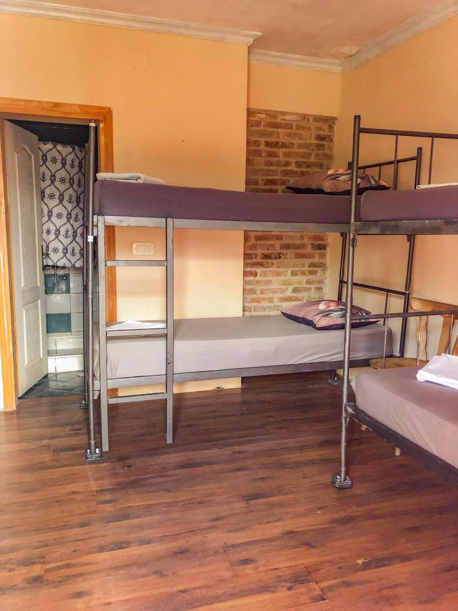 Hostel Anton ティヴァト エクステリア 写真